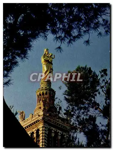 Cartes postales moderne Le Carrefour du Monde Marseille Basilique Notre Dame de la Garde la statue doree vue a travers l