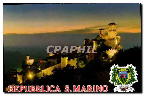 Cartes postales moderne Republica di S Marino primere tour la nuit