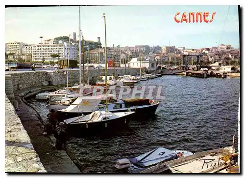 Cartes postales moderne La Cote d'Azur inoubliable Cannes Le Quai Leboeuf et l'HOtel Mediterranee Bateaux