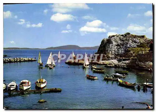 Moderne Karte La Cote Bleue Calanque de Niolon Voillers en evolution dans le Port