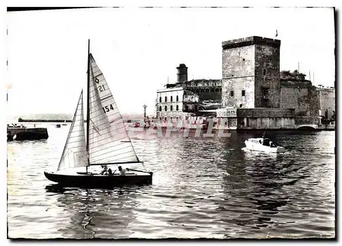 Cartes postales moderne Le Carrefour du Monde Marseille L'Entree du Port et le Fort Saint Jean Bateau