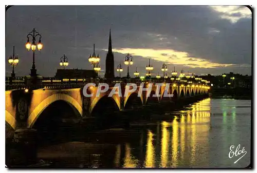 Cartes postales moderne Bordeaux Le pont de Pierre sur la Garonne la nuit