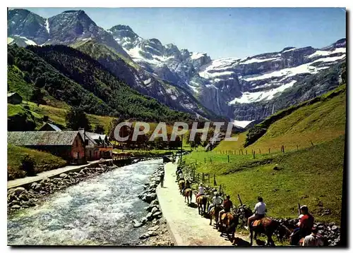 Cartes postales moderne Les Pyrenees Gavarnie le Cirque le Gave et la Chaumiere Caravane en route vers le Cirque