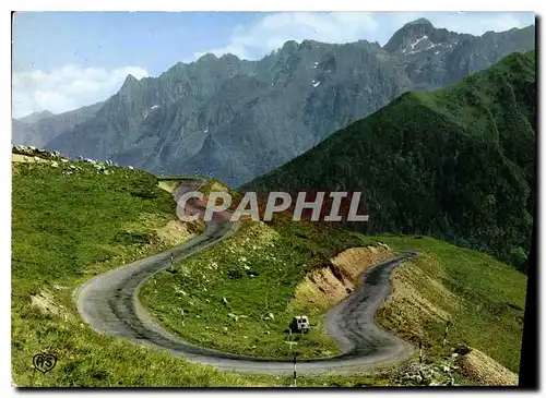 Cartes postales moderne En Parcourant les Pyrenees Les Lacets ed la route de Superbagneres domines par les Pics de la Pi