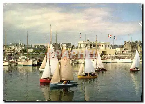 Cartes postales moderne Deauville Calvados Ecole de Voile Bateaux