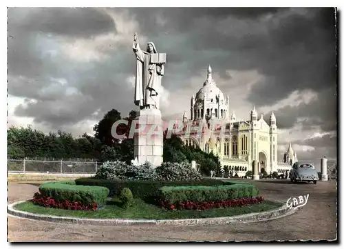 Cartes postales moderne Lisieux Calvados Statue de Sainte Therese et la Basilique