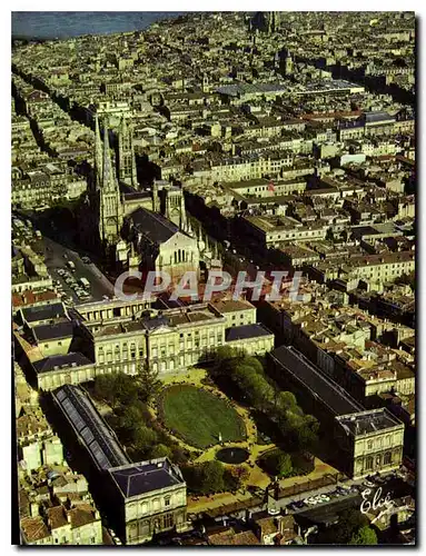 Cartes postales moderne Bordeaux Gironde le Jardin de la Maiie le Palais Rohan la Cathedrale Saint Andre au fond la Garo