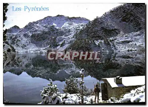 Cartes postales moderne Les Pyrenees Le refuge au bord du Lac
