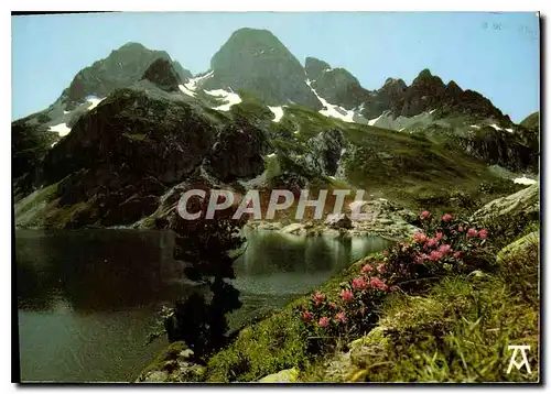 Cartes postales moderne Les Pyrenees Lac d'Artouste Le Lac l'Hotel et le Pic de Lurien