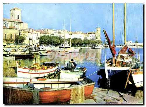 Cartes postales moderne La Ciotat Un coin du port Vue sur l'Hotel de Ville et l'Eglise Bateaux de peche