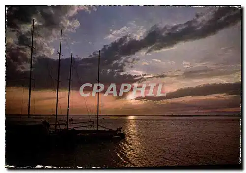 Cartes postales moderne La Mediterranee Coucher de Soleil Bateau