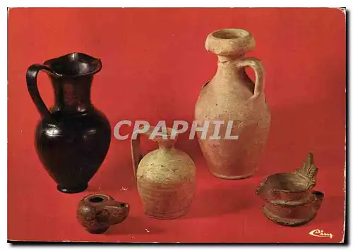 Cartes postales moderne Mont de Marsan Landes Musee Dubalen Vases et lampes a huile de l'epoque gallo romaines