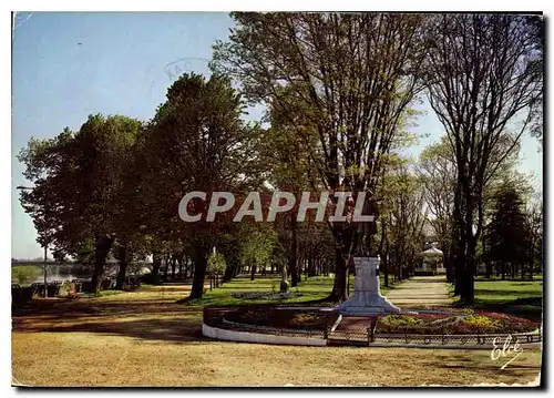 Cartes postales moderne Dax Les Jardin des Arenes avec la statue du Lieutenant