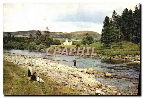 Cartes postales moderne Balmoral Castle and the River Dee Aberdeenshire