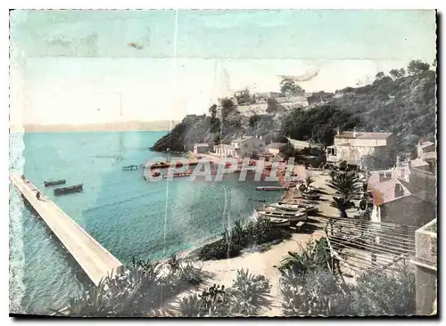 Cartes postales Les Iles d'Or Ile de Port Cros Var vue sur le Port et le Chateau au fond Ile de Bagaud