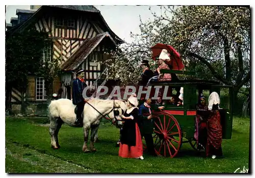 Ansichtskarte AK Folklore de France la Normandie Haile sous les Pommiers en fleurs Manoir de la Commanderie a Bon