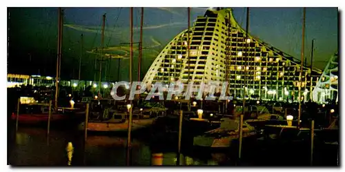 Cartes postales moderne Station du Bas Languedoc La Grande Motte le Port et la Grande Pyramide de nuit