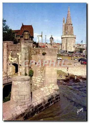 Cartes postales moderne La Rochelle Ch Maritime la Porte des Moulins et la tour des 4 Sergents