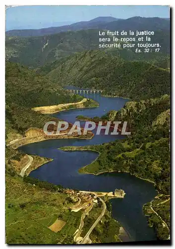 Cartes postales moderne Le Lac de Villefort Lozere vue d'ensemble au premier plan Chateau de Castanet