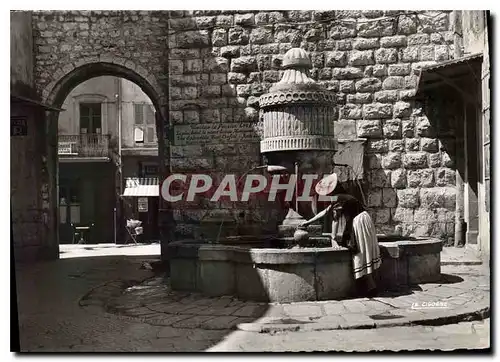 Cartes postales moderne Vence Alpes Maritimes Fontaine et porte du Peyra