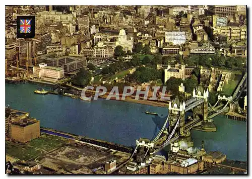 Cartes postales moderne London Tower Bridge vue aerienne