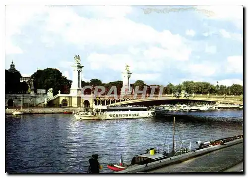 Cartes postales moderne Paris le Pont Alexandre III et le Bateau Mouche Parisien