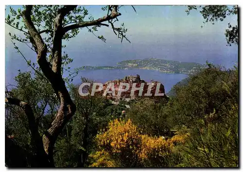 Cartes postales moderne Les Sites Merveilleux de la Cote d'Azur Eze A M le pittoresque village au fond le Cap Ferrat