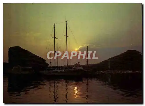 Moderne Karte La Cote d'Azur inoubliable Villeneuve Loubet Coucher de soleil sur Marina Baie des Anges