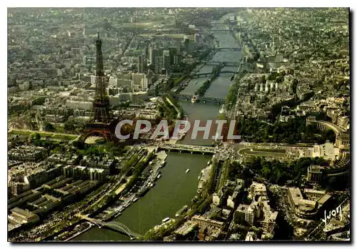 Cartes postales moderne Paris La Tour Eiffel et a droite le Palais de Chaillot et les Jardins du Trocadero