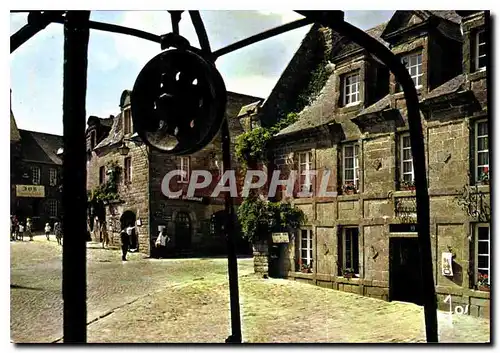 Cartes postales moderne Locronan La place et son vieux puits