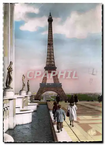 Cartes postales moderne Paris La Tour Eiffel et la Terrasse du Palais du Chaillot