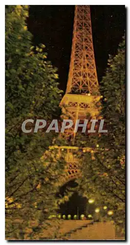 Cartes postales moderne Lumieres et Scenes de Paris La Tour Eiffel illuminee