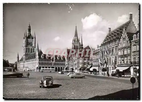 Cartes postales moderne Ypres les Halles Automobile