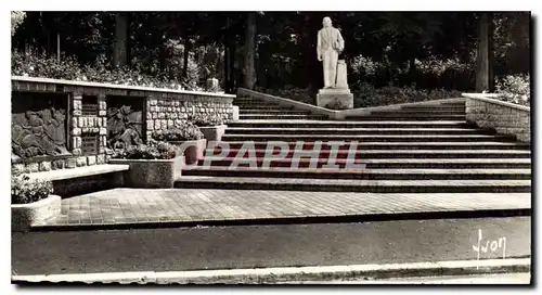 Cartes postales moderne Cambrai Nord Statue A de Vigny