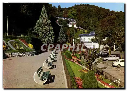 Cartes postales moderne Bagneres de Bigorre Les Thermes de la Reine l'Etablissement thermal et les jardins suspendu