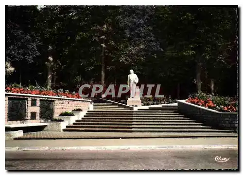 Cartes postales moderne Cambai Nord la Statue A de Vigny