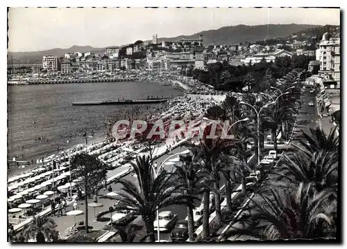 Cartes postales moderne La Cote d'Azur Cannes Alpes Mmes Le Boulevard et la Plage de la Croisette au fond le Suquet