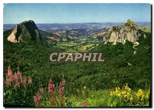 Cartes postales moderne L'Auvergne Touristique les Roches Tuiliere et Sanadoire vues du Col de Guery