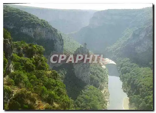 Cartes postales moderne Paysages du Vivarais Vallon Pont d'Arc Les Gorges de l'Ardeche au Rocher de la Cathedrale