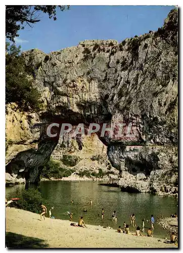 Cartes postales moderne Les Gorges de l'Ardeche La Plage aux grottes du Pont d'Arc