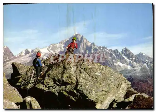 Cartes postales moderne Les Jeunes Alpinistes Alpinisme