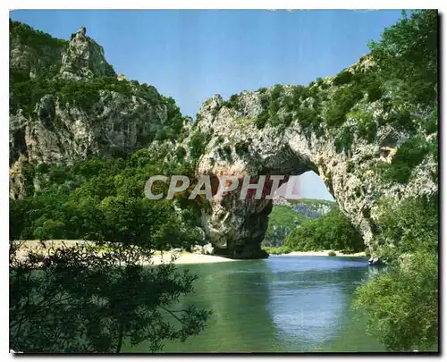 Cartes postales moderne Les Gorges de l'Ardeche Le Pont d'Arc creuse par les eaux dans le rocher