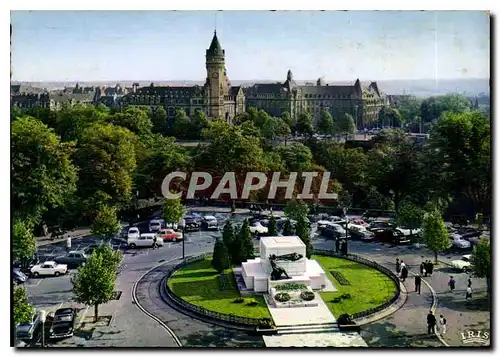 Cartes postales moderne Luxembourg La Place de la Constitution avec le Monument du Souvenir