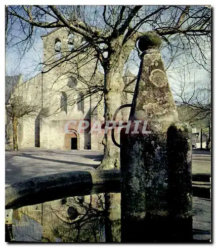 Cartes postales moderne Aubazine Correze La Fontaine et la celebre eglise romane du XII siecle