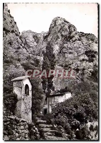 Cartes postales moderne Moustiers Ste Marie l'Oratoire et la Montagne