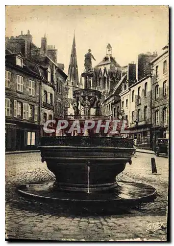 Cartes postales moderne Guingamp C du N Fontaine de la Pompe XVI S Place du centre