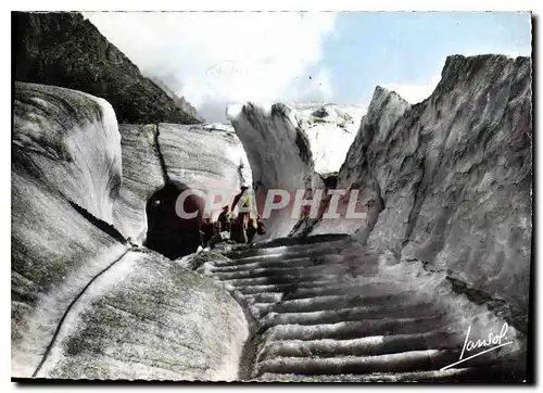 Cartes postales moderne Chamonix Hte Savoie au Montenvers Entree de la Grotte de la Mer de Glace