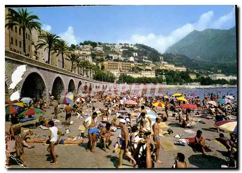 Cartes postales moderne Les Sites Merveilles de la Cote d'Azur Menton la Plage a l'heure du bain