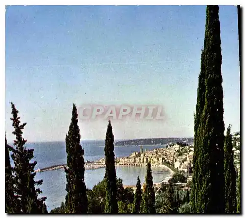 Cartes postales moderne Les Sites Merveilles de la Cote d'Azur Menton A M echappe sur la ville au fond le Cap Martin