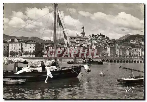 Cartes postales moderne Menton Alpes Maritimes le port et la vieille ville